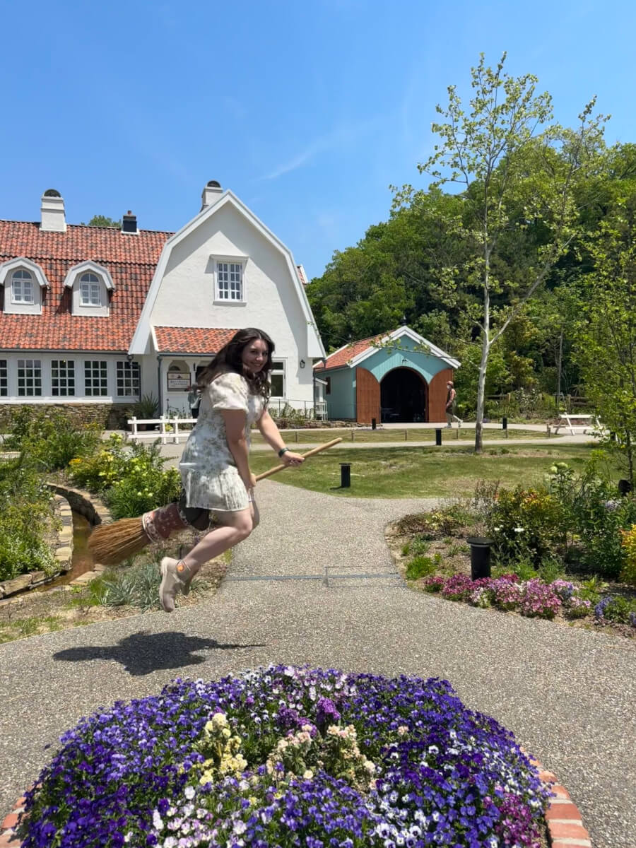 I can do it with a broken heart – Taylor Swift