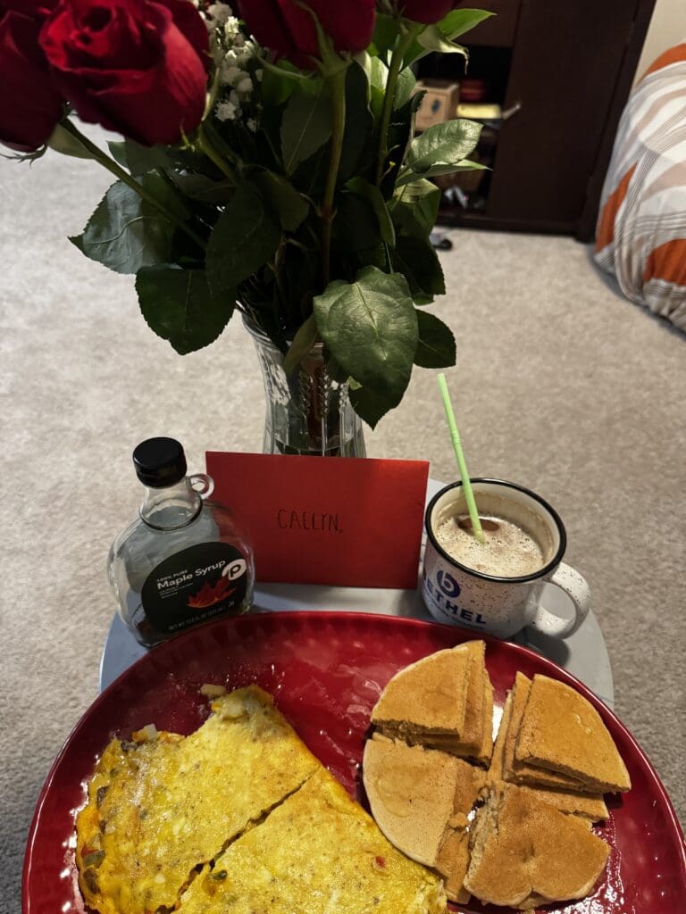 I was able to celebrate my anniversary with my boyfriend the day before I had to return to the DR. Super grateful I was able to be present for this milestone. He made me my favorite breakfast foods and we yapped and enjoyed his delicious cooking.