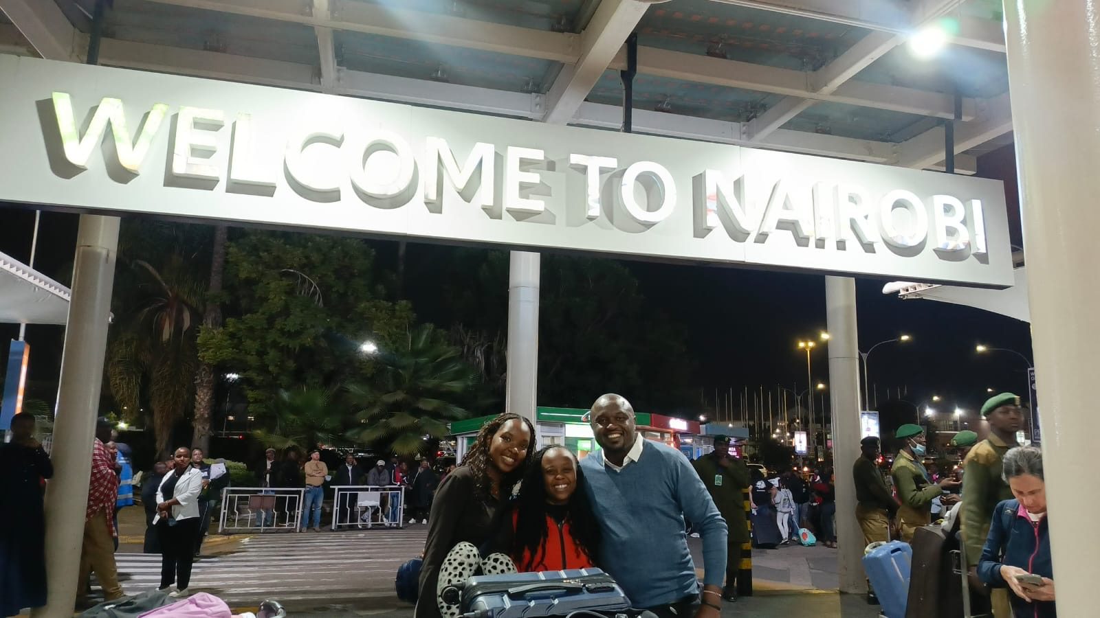 Jambo kutoka Kenya! (Hello from Kenya!)